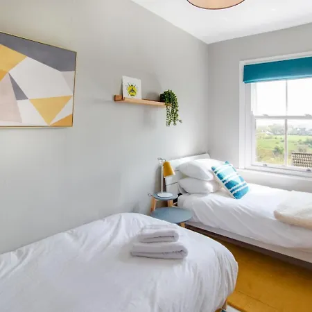2 Bed In Oc-ds1052 Ferienhaus
